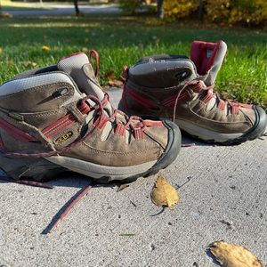 Women’s Keen hiking boot